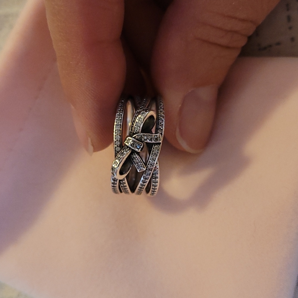Pandora delicate sentiments bow ring